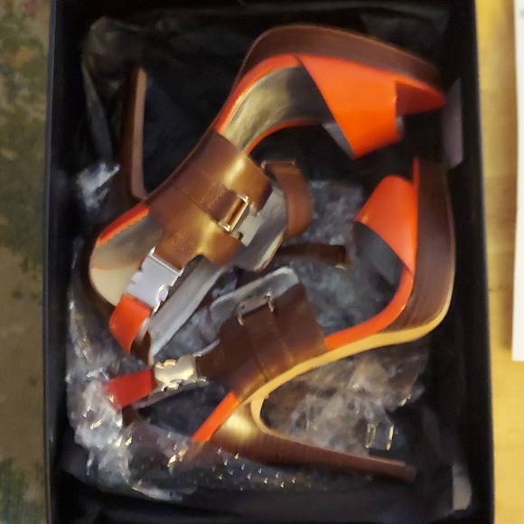 Report Signature peach and tan platform heel - Picture 1 of 11